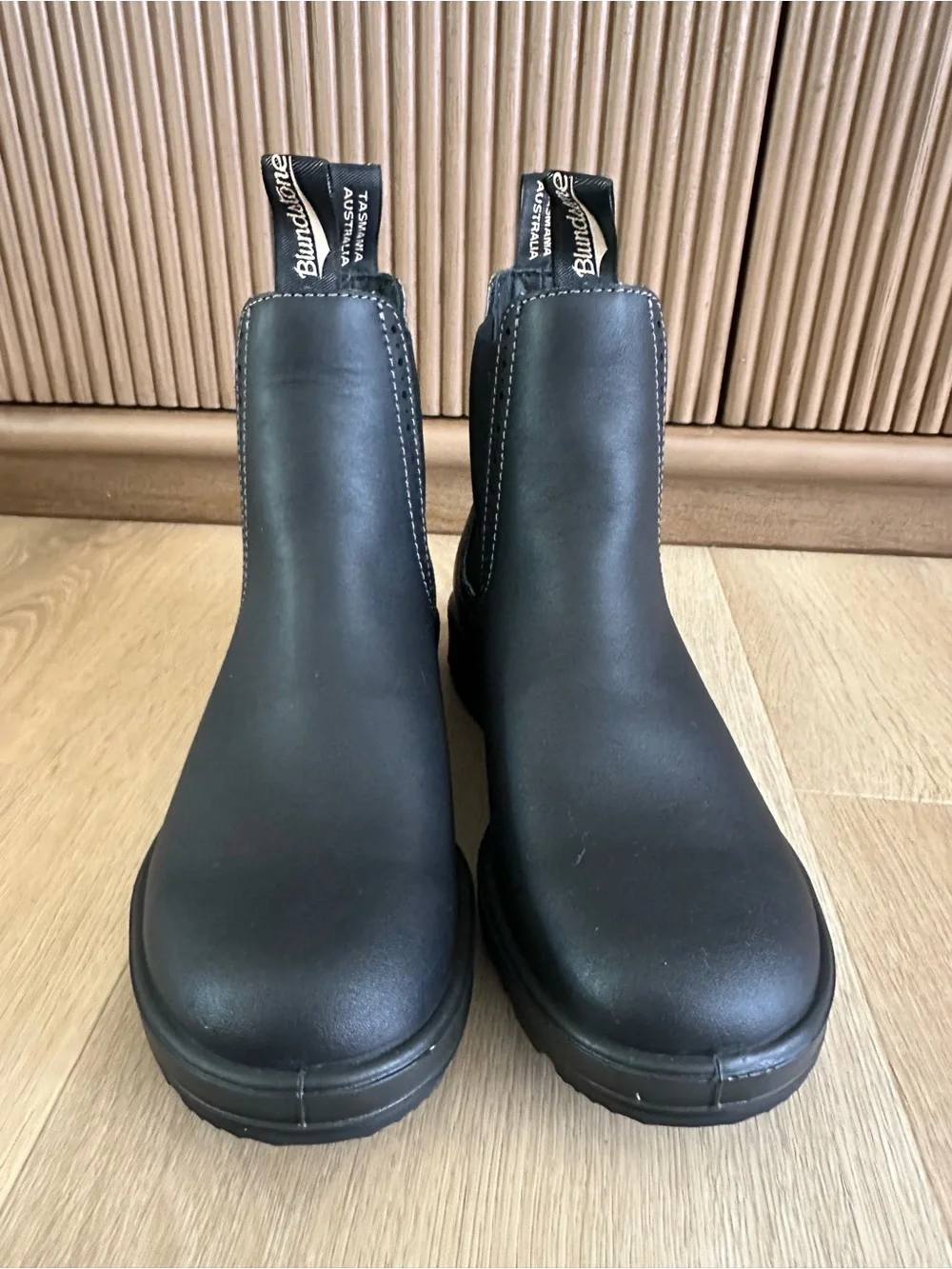 Blundstone 1448 women's high-top Chelsea boots size 7